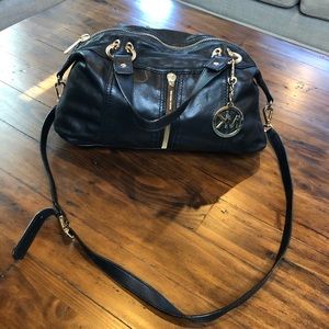 FLASH SALE ONLY 1 ! Michael Kors leather satchel!